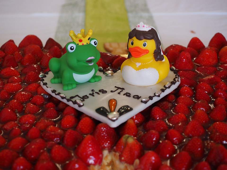 King princess strawberry cake