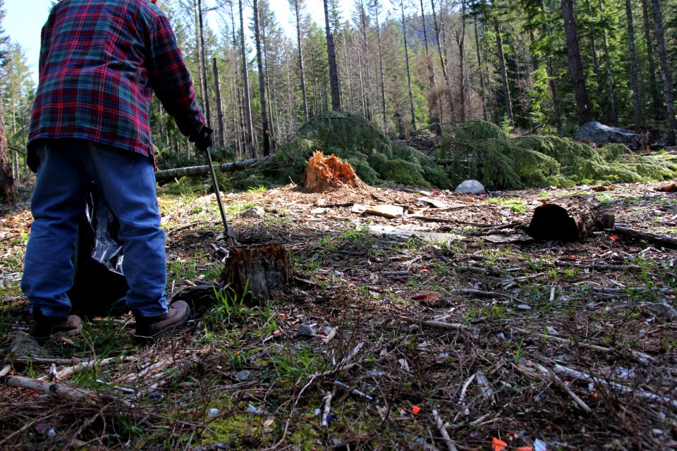 Trash No Land, Target Shooting Cleanup Event, Fish Creek Area, Earth Day  - Mt. Hood National Forest. Photos by Trent Deckard