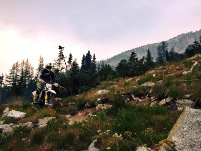 Motorcycle-RandyDietrichRidingHignInTheSawtoothCountry-OkaWenNFbyMasonSchuurUSFS-Aug24-2018