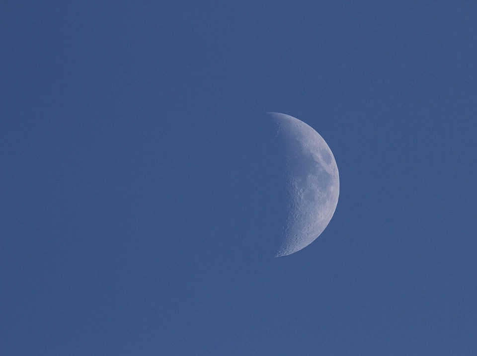 Landscape half lunar photo