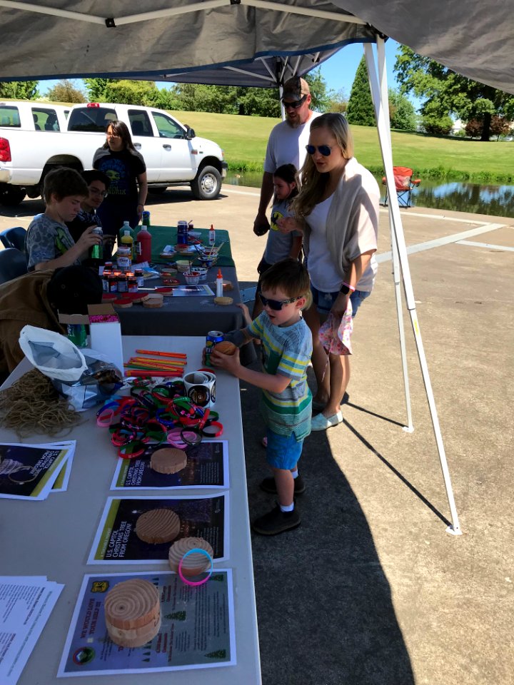 Christmas ornament crafts at Free Fishing Day in Sweet Home on June 2, 2018