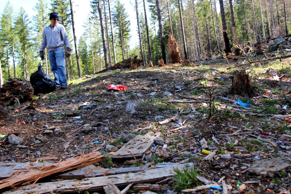 Trash No Land, Target Shooting Cleanup Event, Fish Creek Area, Earth Day  - Mt. Hood National Forest. Photos by Trent Deckard