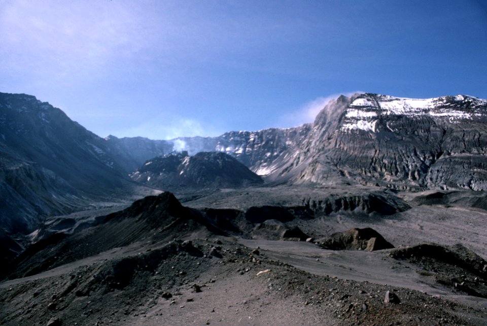 Gifford Pinchot National Forest, Mt St Helens NVM,crater and dome.jpg
