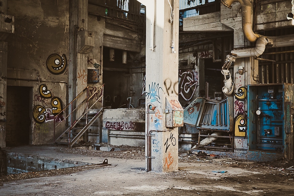 Industrial equipment pillars