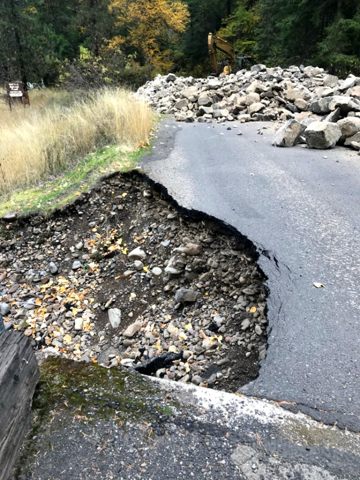 Forest Service Road 32 (Umatilla River)