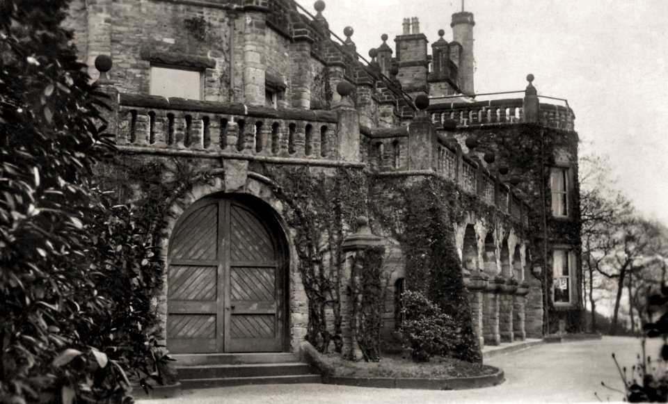 undated photograph of the Castle Refreshment Rooms in Beaumont Park