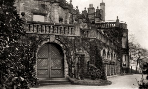 undated photograph of the Castle Refreshment Rooms in Beaumont Park