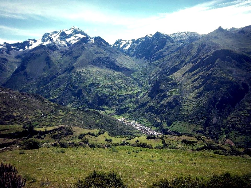 Aquia entre nevados, Bolognesi, Ancash, Perú