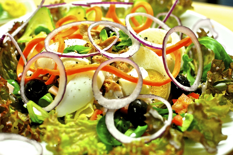 Healthy mixed salad tuna
