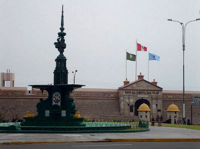 Callao - Pila de la Plaza Independencia y el fuerte que tuvo el mismo nombre