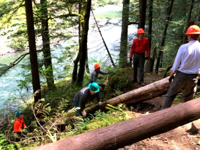 20190501 Trailkeepers work on Clackamas River Trail, photo by Elaine Keavney.