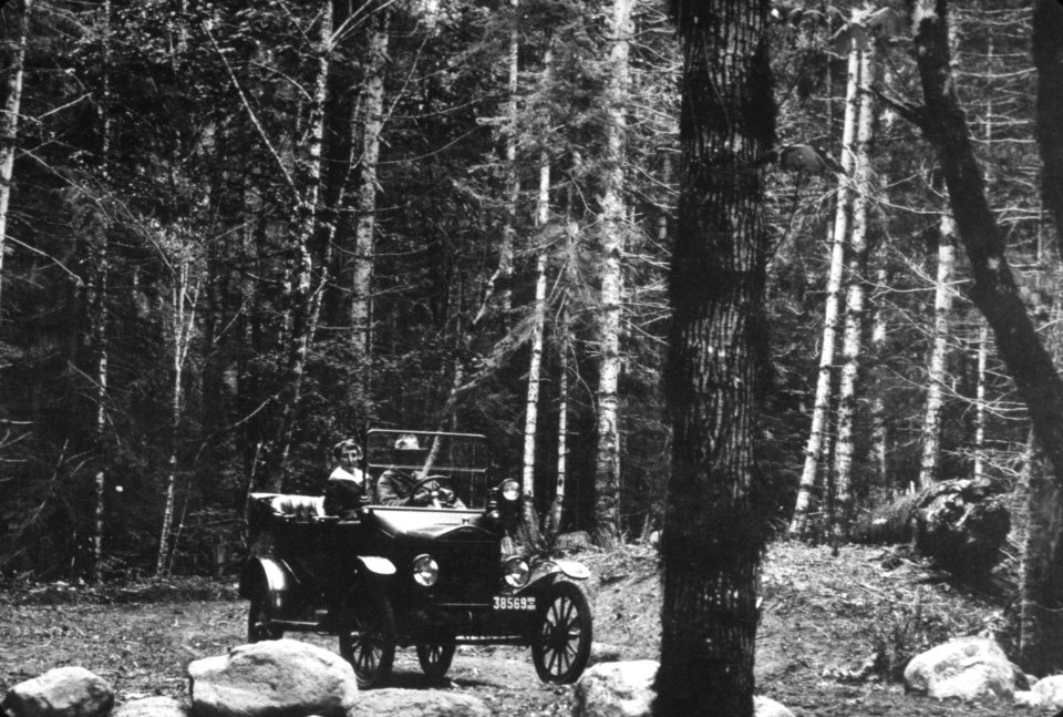 417 Old car on Forest road, Mt Hood National Forest