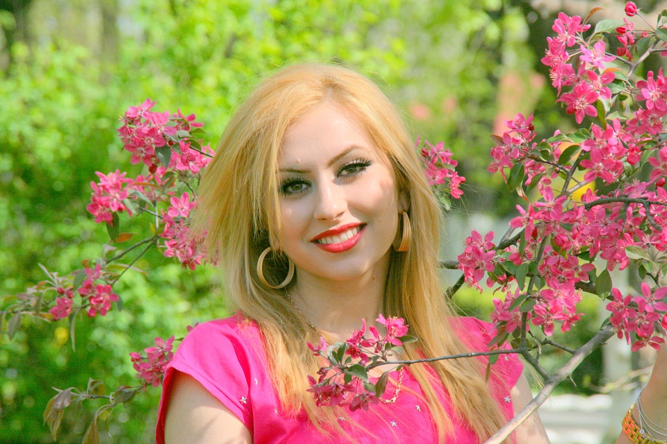 Flowers tree seduction