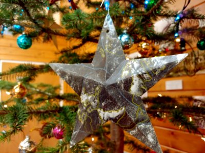 2019-Dec-deLeon-ColvilleNF-christmas-decoration-star photo