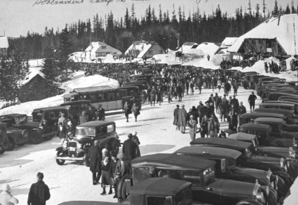 189 Winter recreationists at Government Camp