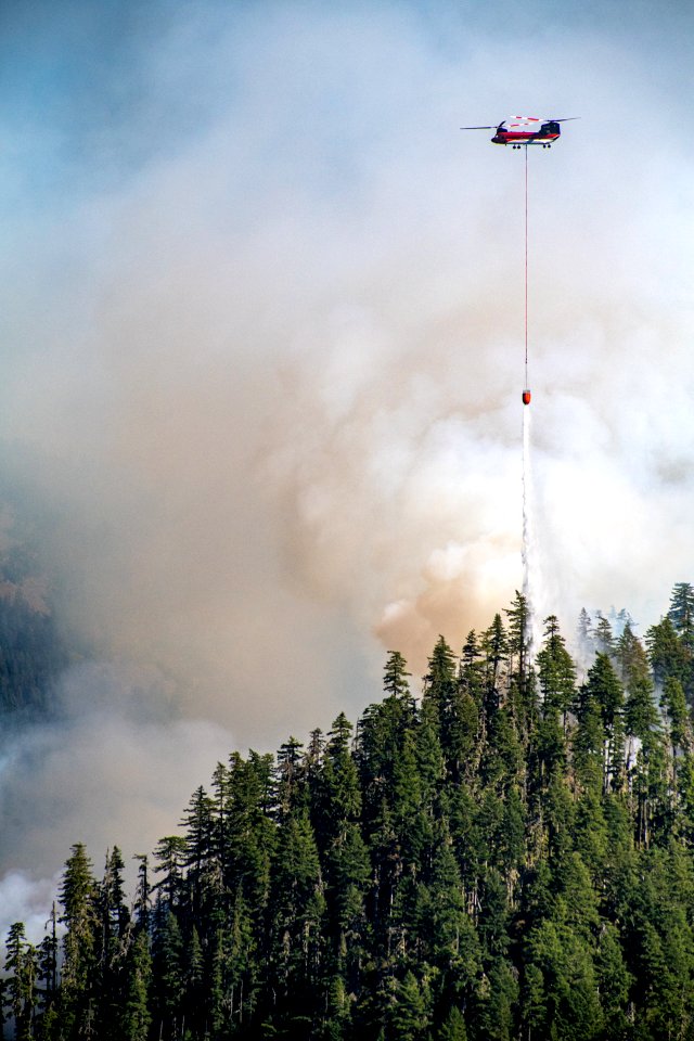 Beachie Creek Fire Chinnok Helicopter Dropping Water Willamette National Forest