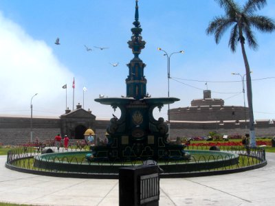 Pila de la Plaza Independencia, Callao, Perú