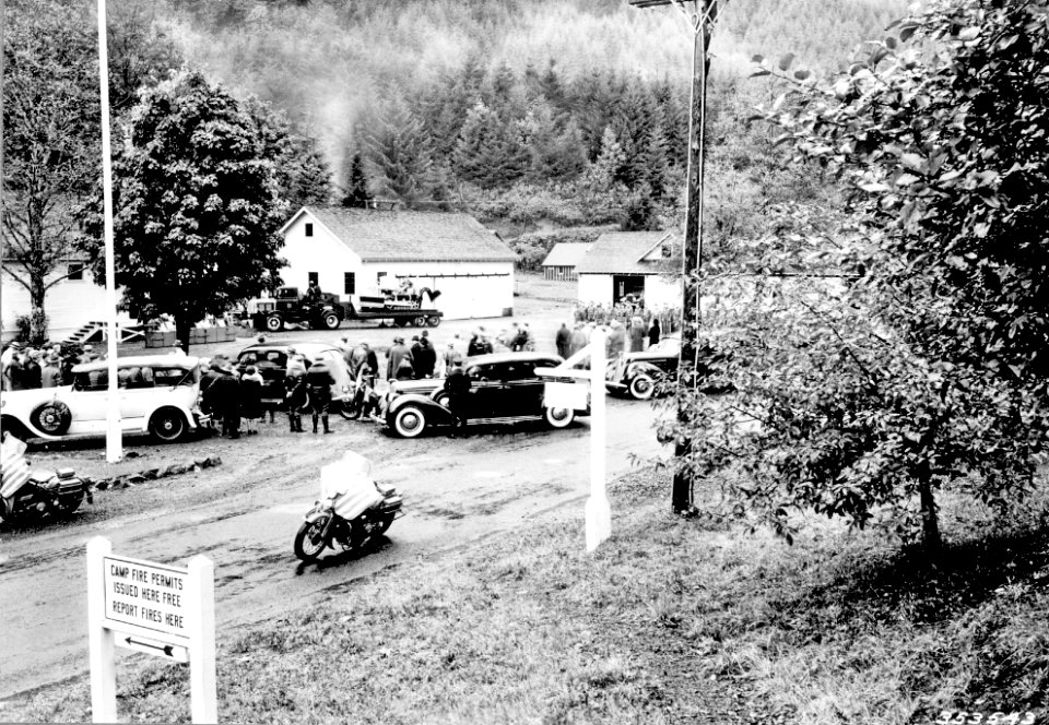 353543 President Roosevelt, His Enclosed Car on Left, at Snyder RS, Olympic NF, WA 10-1-1937