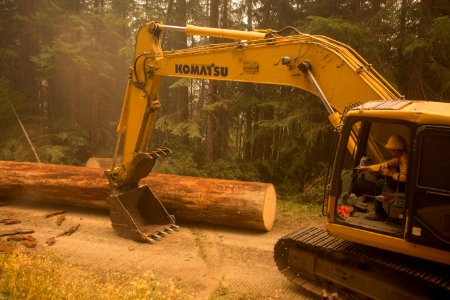 Heavy equipment, Umpqua National Forest Fires, 2017