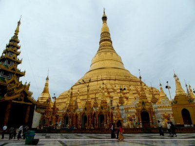 Shwedagon Pagoda photo