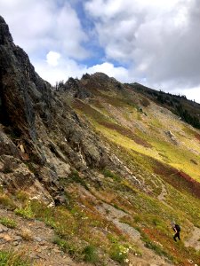 Hiker-withWalkingPoles-LittleGiantPassWRRD-OkaWenNFbyMasonSchuur 2019-09-14