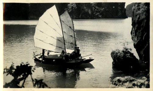 1936 Baie d'Along