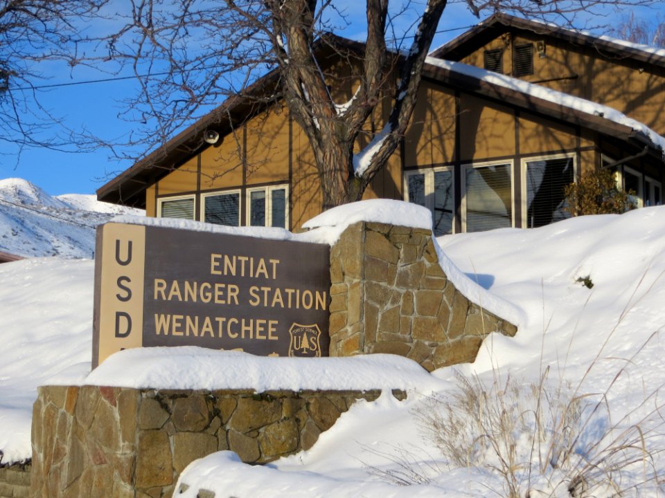Snow covered EntiatRD sign 2016-01-05 byPatrickHerman
