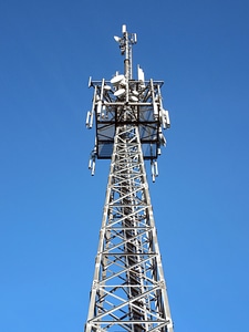 Reception antenna telecommunications masts
