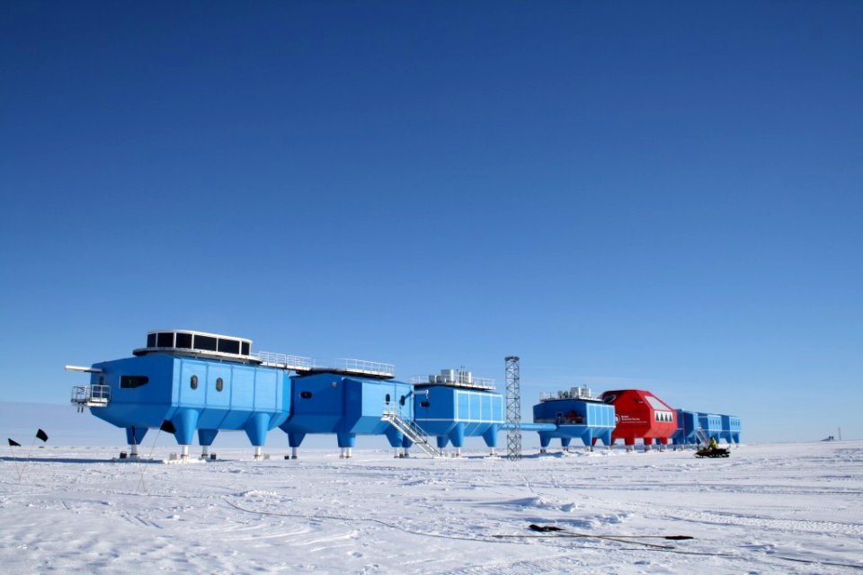 12.A temperatura mais baixa já registrada na Terra foi de menos 128,56 graus Fahrenheit (menos 89,2 graus Celsius).  Foi registrada em 21 de julho de 1983, na estação de Vostok da Antártida.