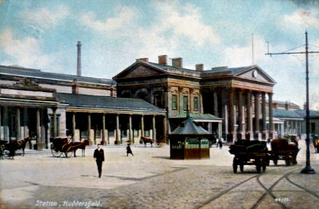 1909 postcard of Huddersfield Railway Station (001) photo