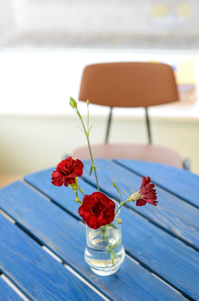 Clove vase chair