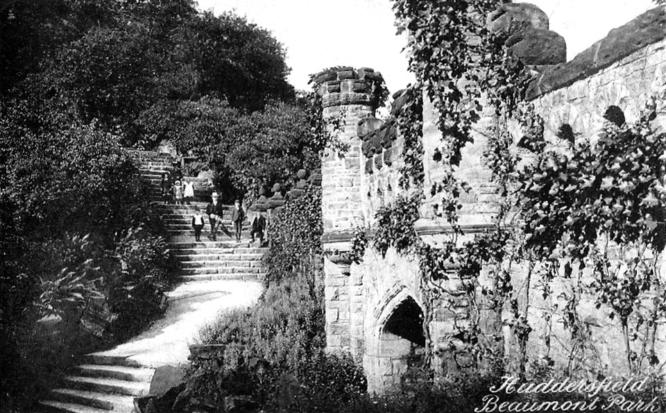 undated postcard of the lower entrance to Beaumont Park