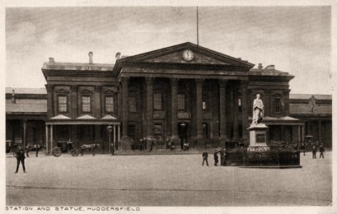 1910s posctard of Huddersfield Railway Station (001) photo
