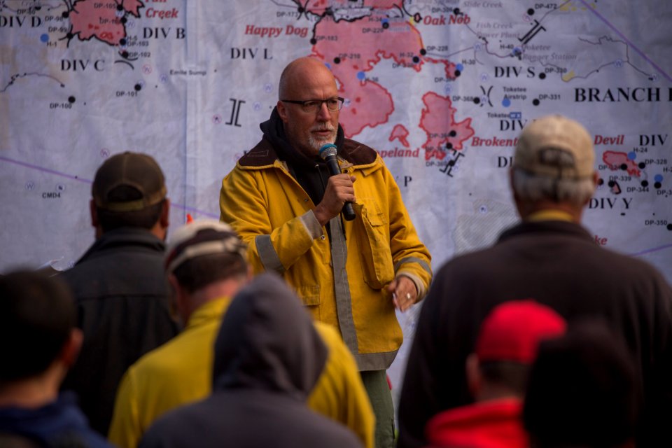 Fire briefing, Umpqua National Forest Fires, 2017