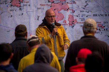 Fire briefing, Umpqua National Forest Fires, 2017