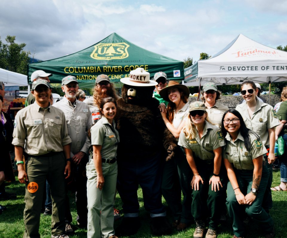 2019 CRGNSA Field Rangers at Pacific Crest Trails Day