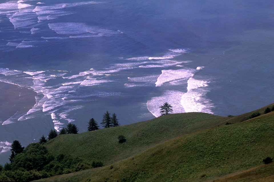 WAVES BREAD FROM CASCADE HEAD-SIUSLAW