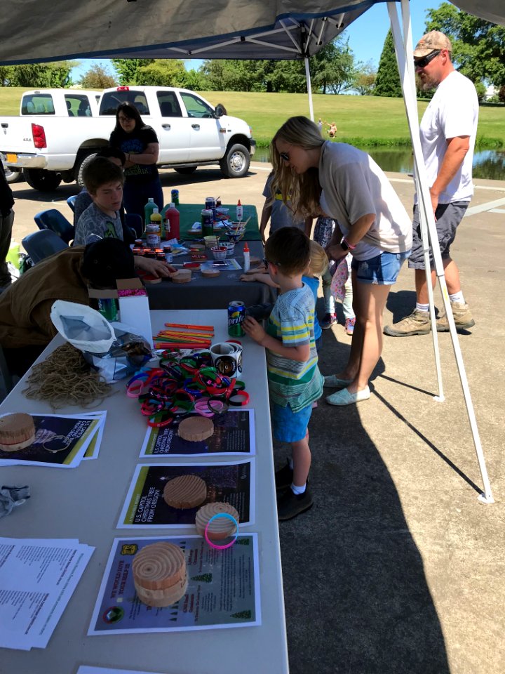 Christmas ornament crafts at Free Fishing Day in Sweet Home on June 2, 2018
