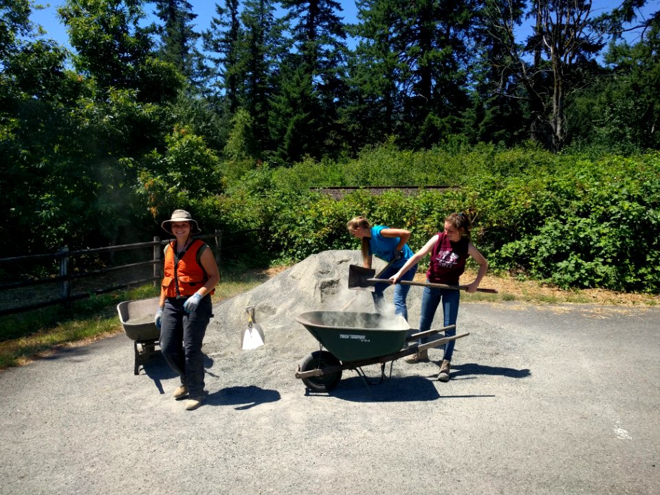 Forest Youth Success (FYS) crew working with Forest Service staff , Columbia River Gorge NSA