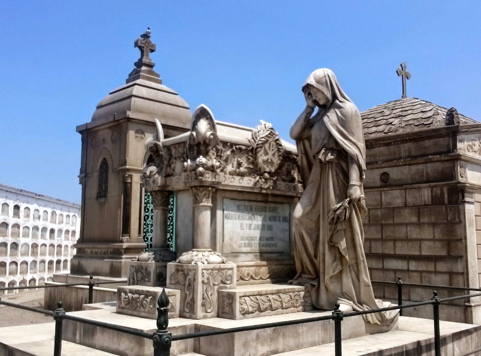 Tumba de Alfonso Ugarte, Lima, Perú