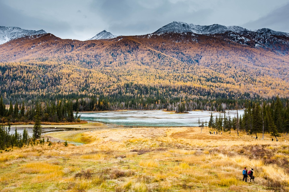 In xinjiang the scenery mountain