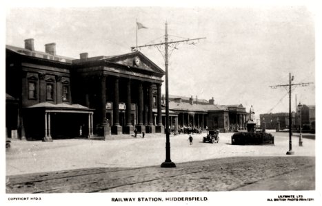 undated photo postcard of Huddersfield Railway Station (005) photo