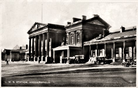 1930s photo postcard of Huddersfield Railway Station photo