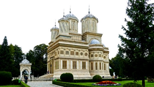 Curtea de Arges : Mănăstirea Argeș - Biserica Episcopală