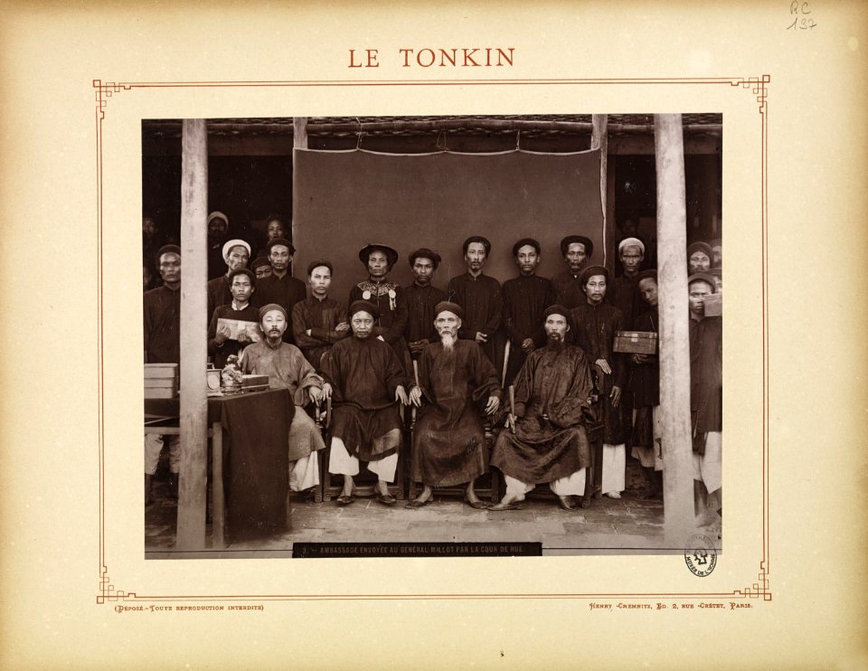 LE TONKIN (1883-1886) by Dr. Hocquard (25) + Các sứ thần được triều đình Huế cử đến gặp tướng Millot, ngày 5/3/1884.