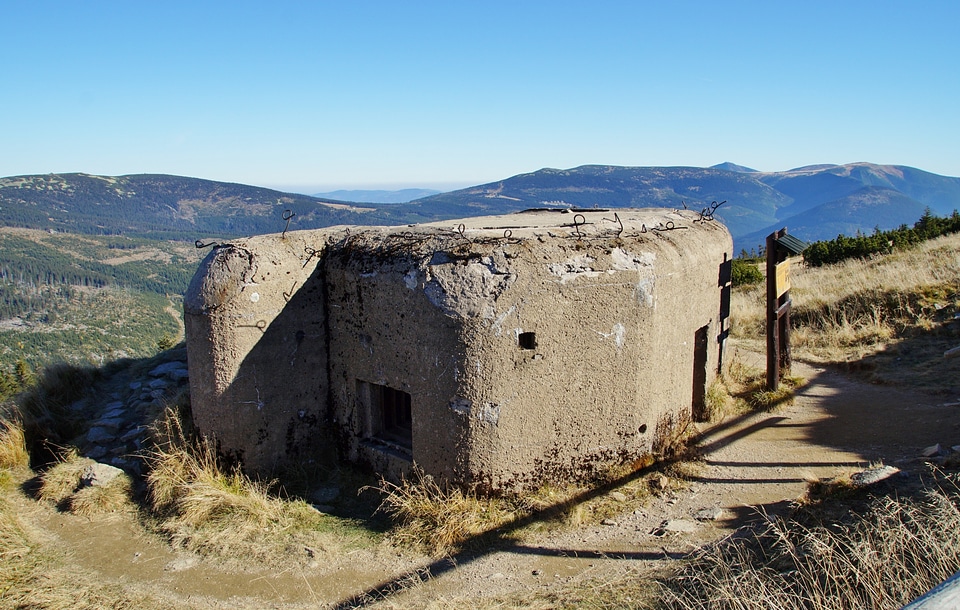 Mountain ridge cover bunker