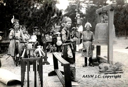 AAVH AP2965 Coll. Morin - Hué, 1927 - Cérémonies du Nam Giao (20) - La grosse cloche
