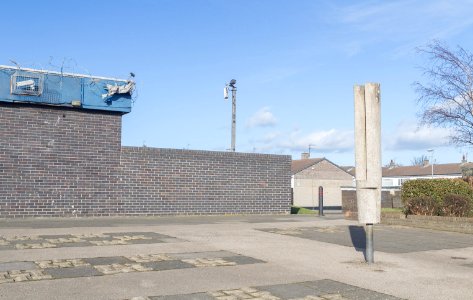 Apollo Pavilion - Shop post statue