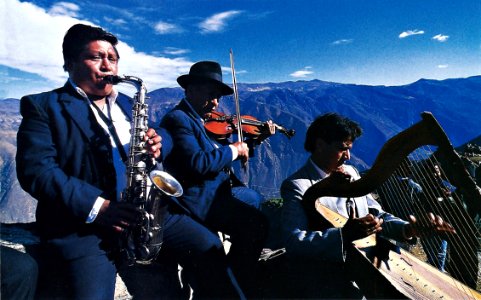 Mestizaje instrumental en Los Andes photo