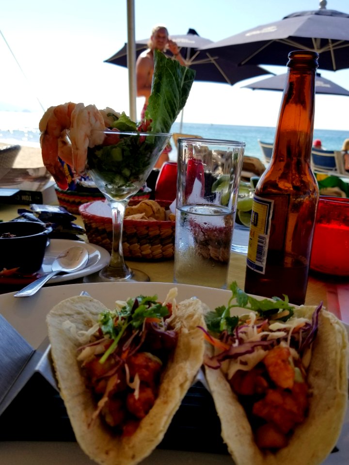 Shrimp tacos, shrimp cocktail anda fue ubiquitos Pacifico